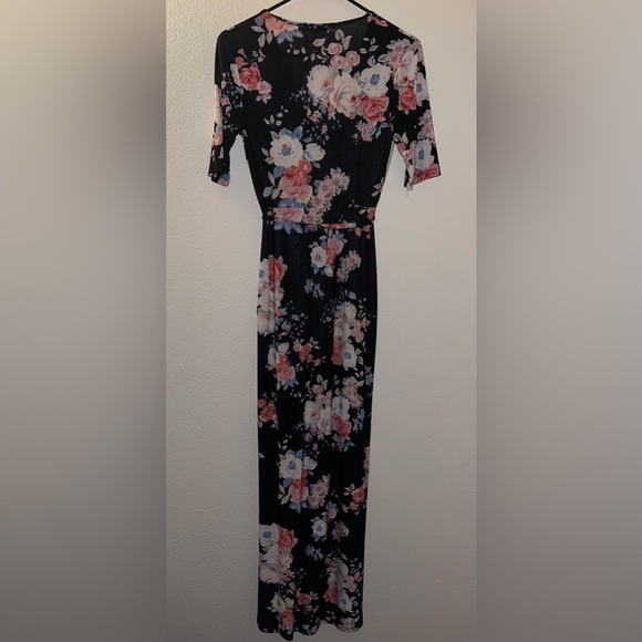 Stilletto’s Short Sleeve Maxi Dress - Picture 7 of 8